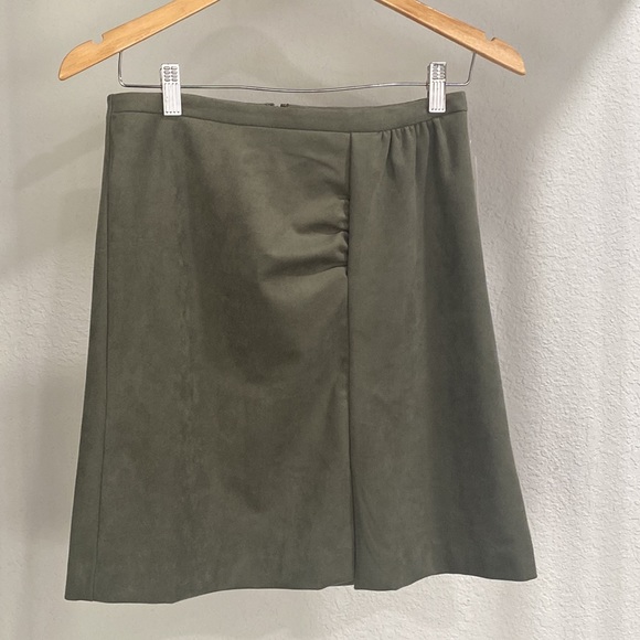 Anthropologie Suede Mini Skirt In A Moss Green - Picture 4 of 9